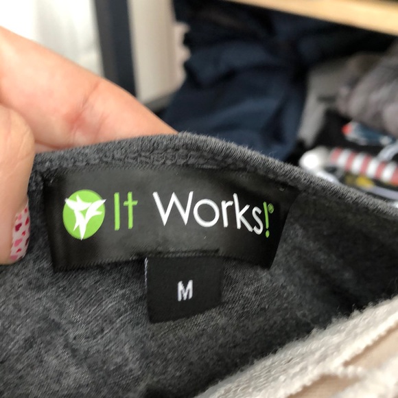 Sparkly It Works tank - Picture 2 of 3